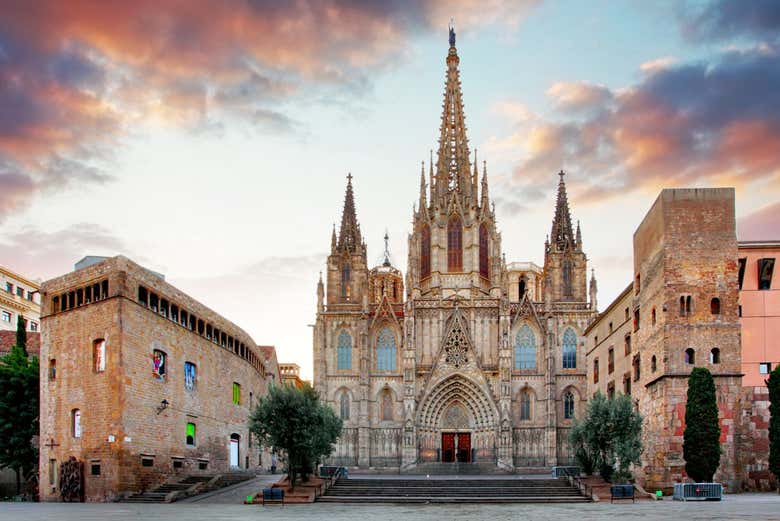 Fachada principal de la catedral de Barcelona