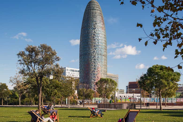 La Torre Glòries y su característica forma de bala