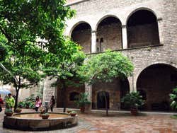 Museo Frederic Mares, patio interior