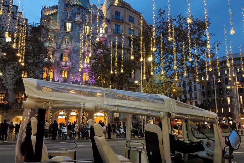 Pasearemos en tuk tuk por destacados lugares de Barcelona