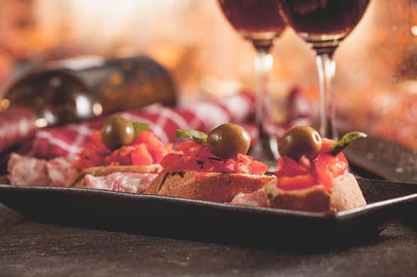 Paseo por El Born con cena de tapas y espectáculo flamenco