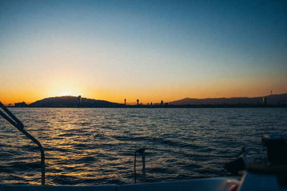 Paseo en velero al atardecer