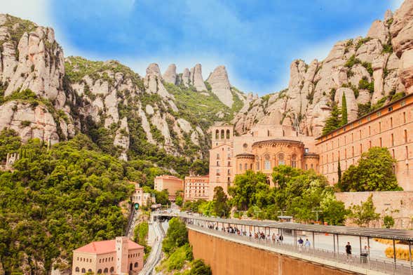 Excursión a Montserrat + Visita a una bodega