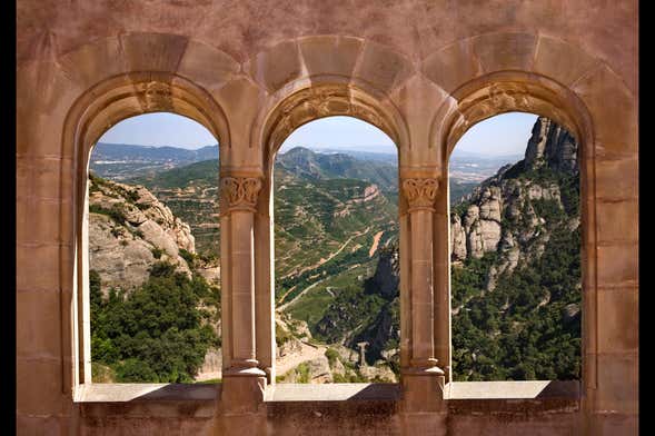 Trekking por Montserrat y visita al monasterio